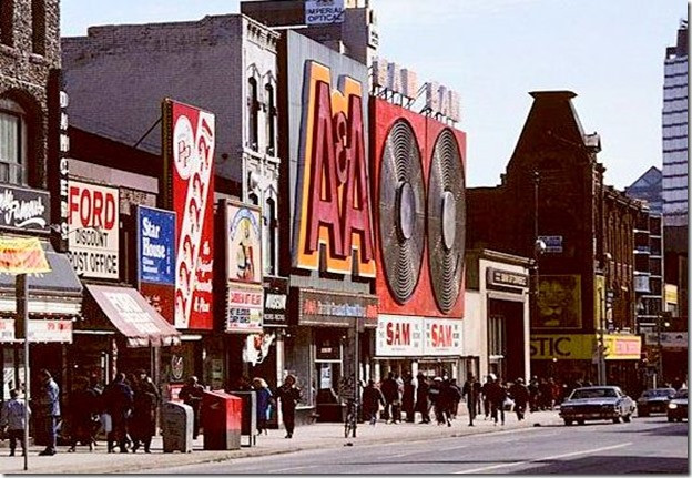 This eerie Toronto photo series captures all of the vacant stores on Queen  St. West